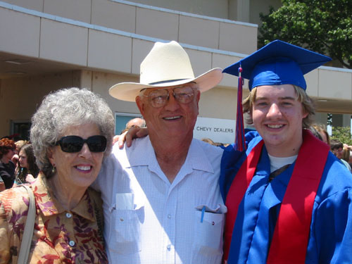 images/ErnestFincher/2006-05-27-FinchersAtJeremiahsGraduation.jpg