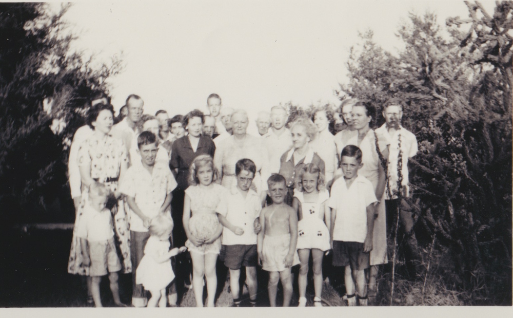 1930-00-00-FamilyPicture.jpg