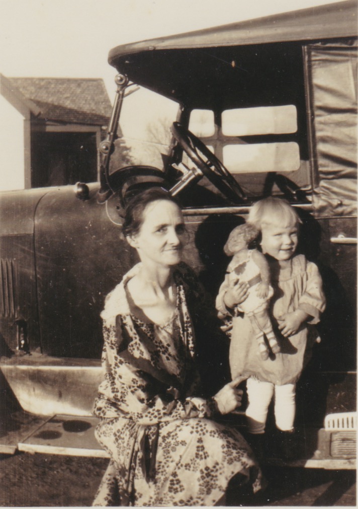 1930-00-00-NanetteAndLynette.jpg 1930-00-00-NanetteAndLynette.jpg