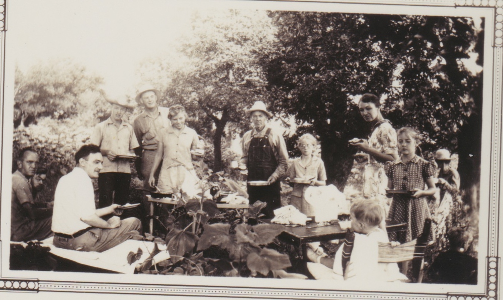 1930-00-00-Picnic.jpg