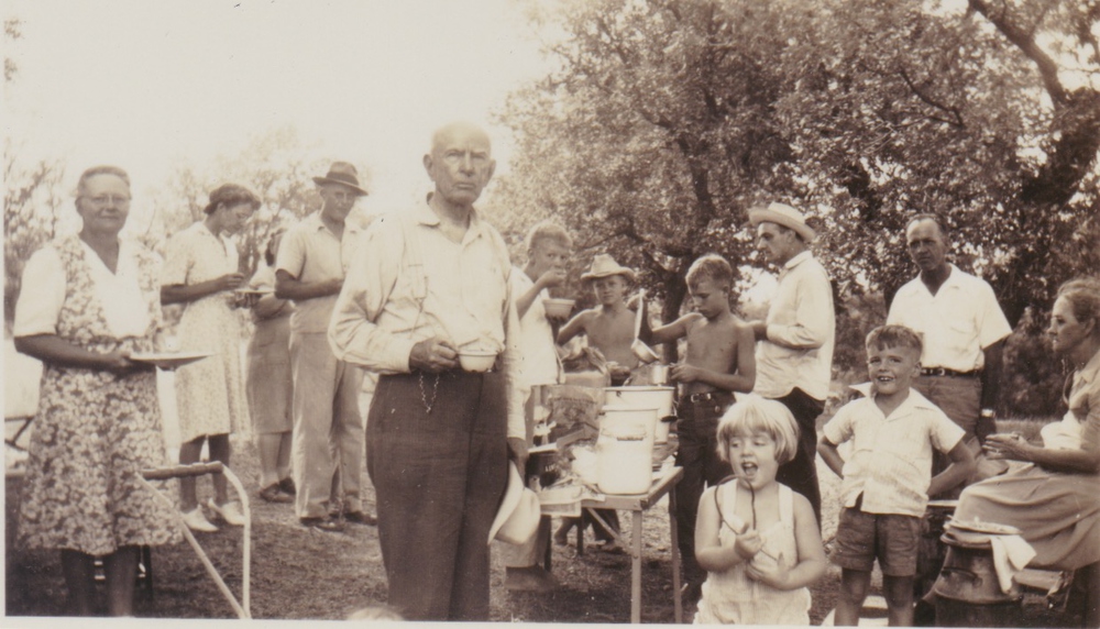 1940-00-00-Picnic.jpg